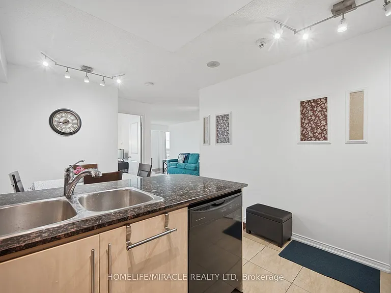 8 Rosebank Dr #8 — Photo 10
