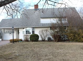 33 Deep Ln, Wantagh, NY 11793