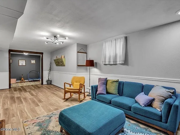 1705 E Satre Ave — Photo 6