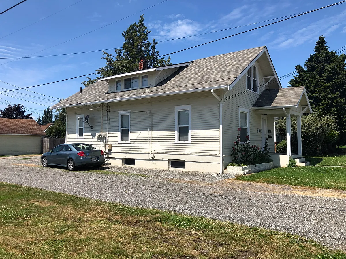 Building Photo - 209 8th St #1