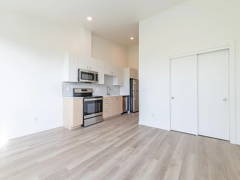 8770 N Willamette Blvd — Photo 17