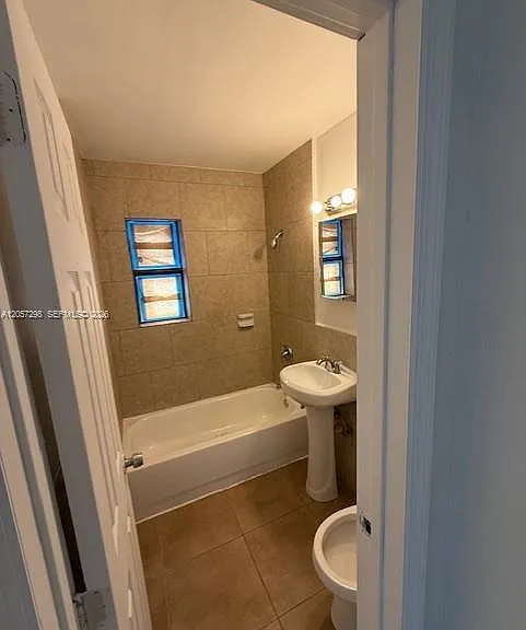 2554 NW 14th St #3 — Photo 7
