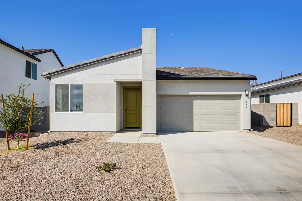 Building Photo - 6112 S 47th Ln