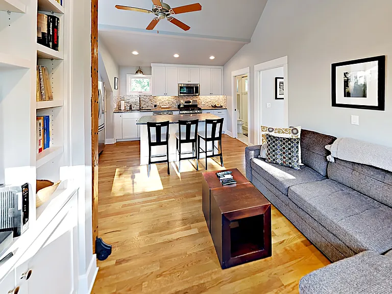 2206 Iva Ln #B — Photo 6