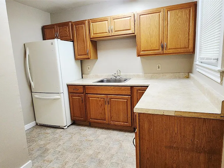 222 Winding Way St — Photo 3