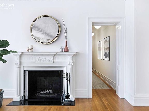 3rd image of 41 Central Park W APT 10F