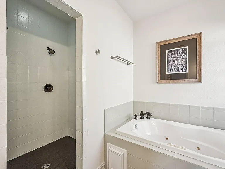 5736 Petty St — Photo 8