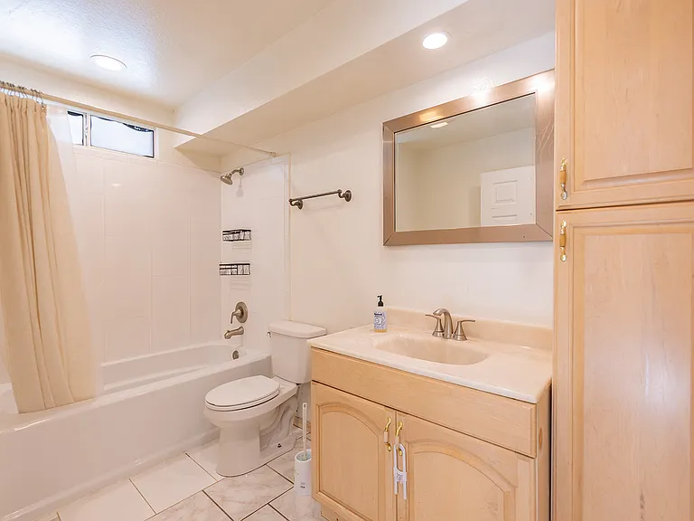1005 Ayers Ave — Photo 11