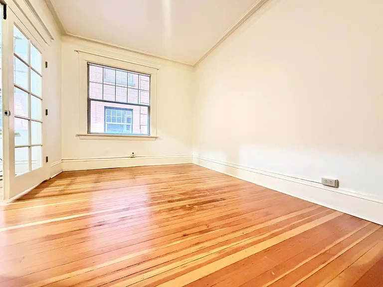 2109 NW Irving St #203 — Photo 3