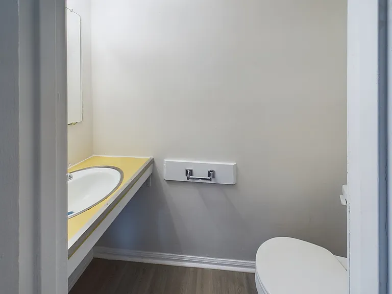 614 Eastview Ct #D — Photo 10