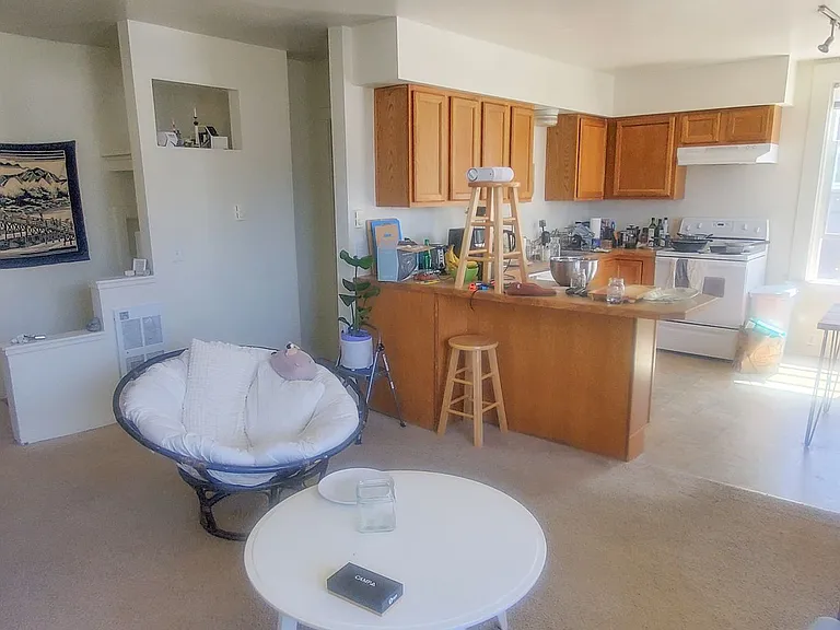 315 E Laurel St — Photo 6