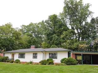 35 Rhododendron Ave, Spruce Pine, NC 28777