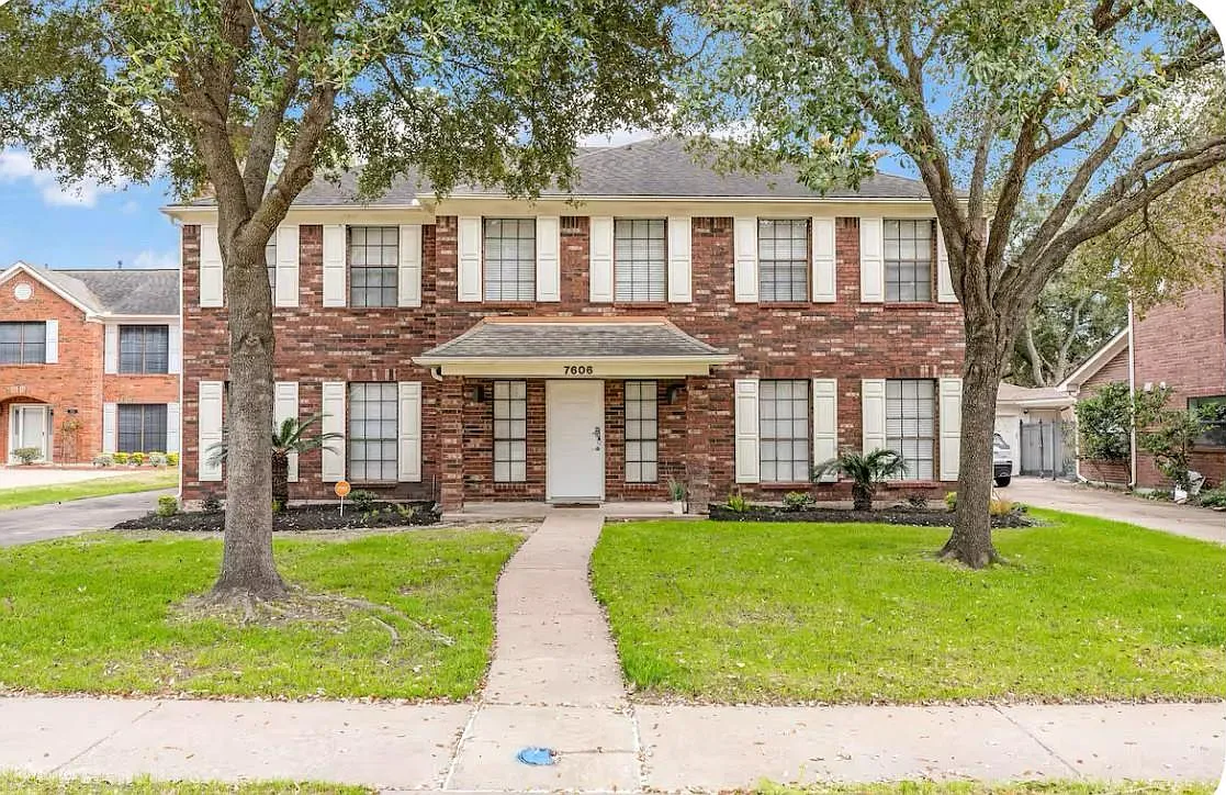 4 bed, 2.5 bath, 2456 sqft, $3,200 — Photo 1