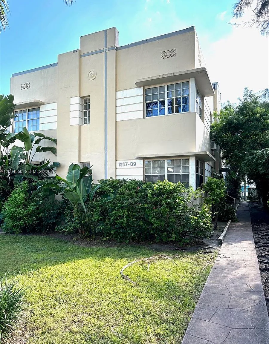 St Remy Condo — Photo 1