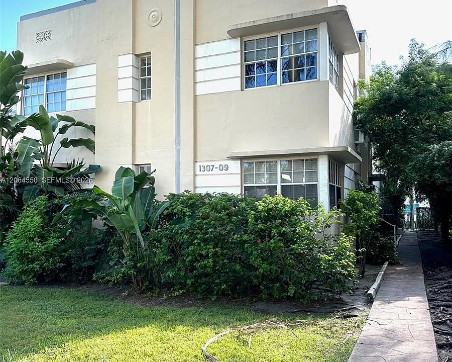1309 Euclid Ave #8
