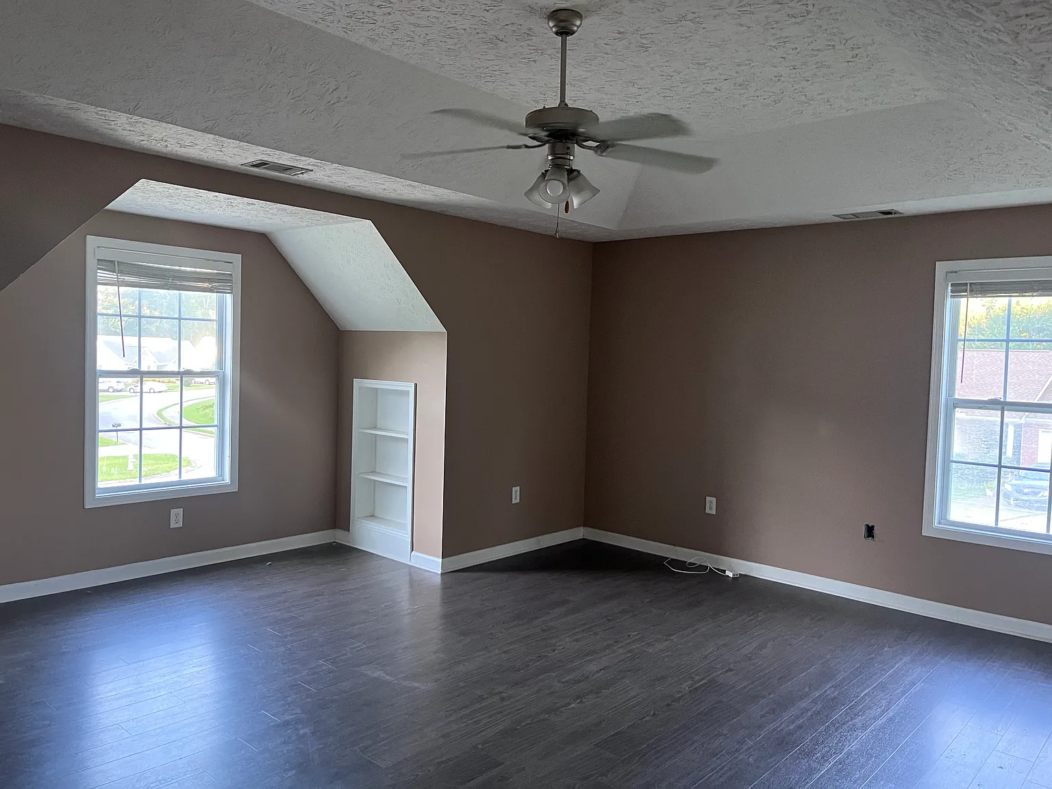4 bed, 1892 sqft, $2,300 — Photo 2