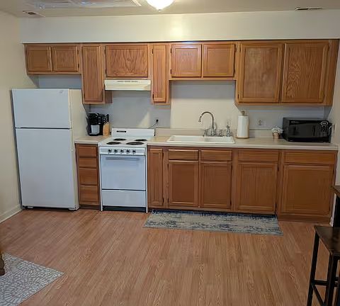 4th image of 301 E Sullivan St #3