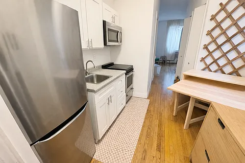705 9th Ave #4-B Photo 1