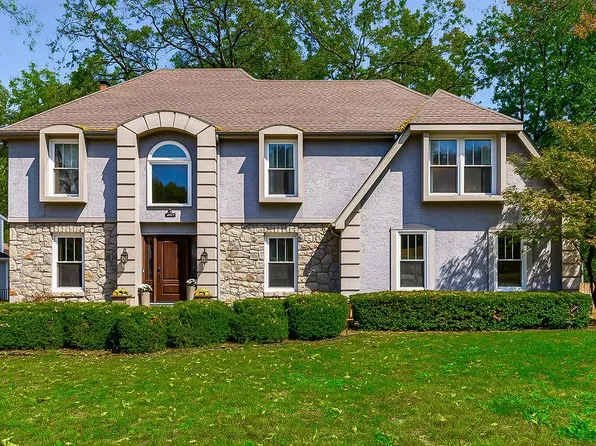 9904 W 121st Ter, Overland Park, KS 66213
