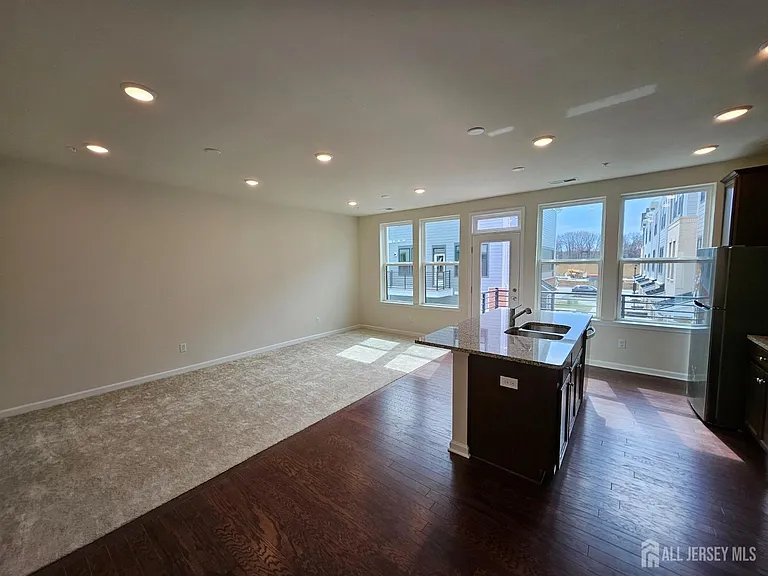 605 Parker Blvd — Photo 2
