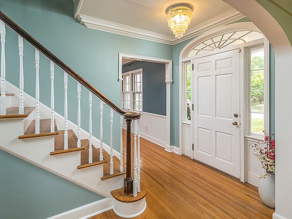3rd image of 205 Brookwood Dr