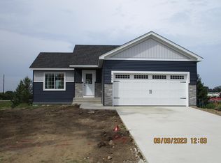860 Poplar Dr SE, Kimball, MN 55353