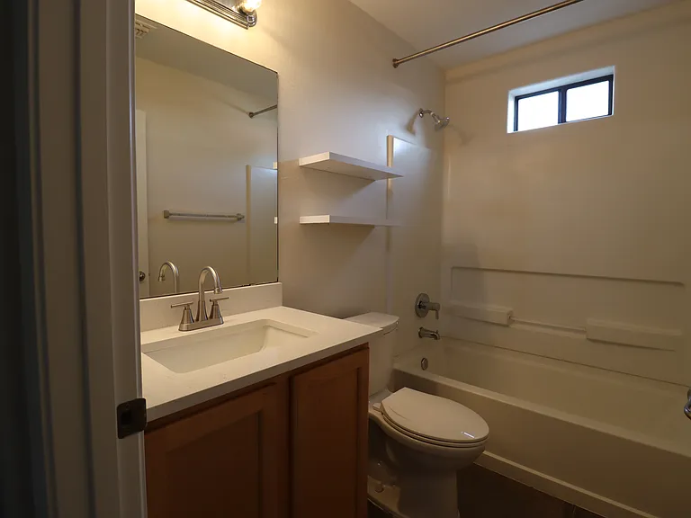 1020 E Silver St — Photo 45