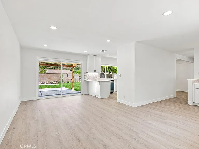 225 Armstrong Dr — Photo 13