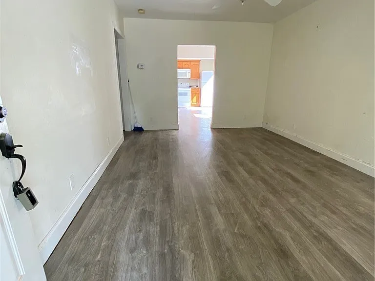 2039 Kurtz St — Photo 1