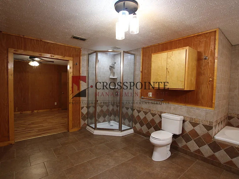 110 S Hunter St — Photo 35