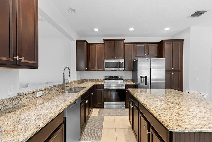 9496 Strongbark Ln — Photo 6