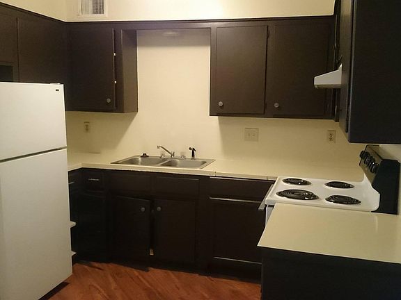 4th image of 4309 Vfw Dr #11