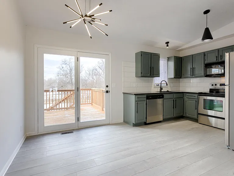 240 N 1st St #11 — Photo 1