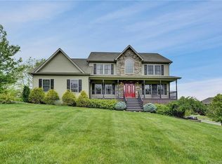 8 Maidstone Ln, Monroe, NY 10950