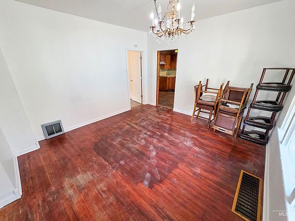 3rd image of 816 10th Ave