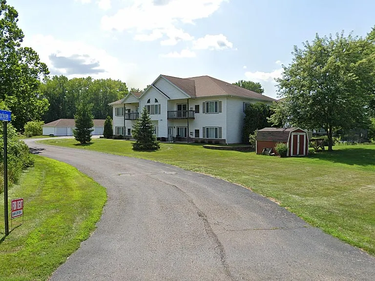 805 Rockview Ln — Photo 1