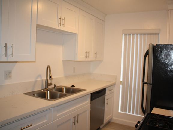 5th image of 904 Granville Ave APT 2