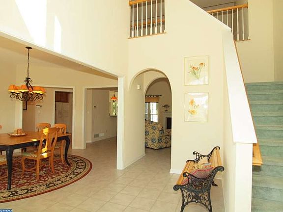 3rd image of 84 Glade Cir E