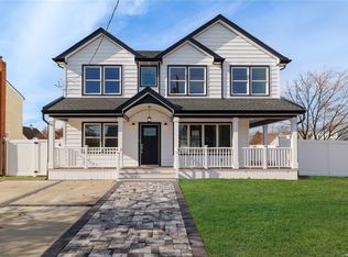 3044 Harding St, Oceanside, NY 11572
