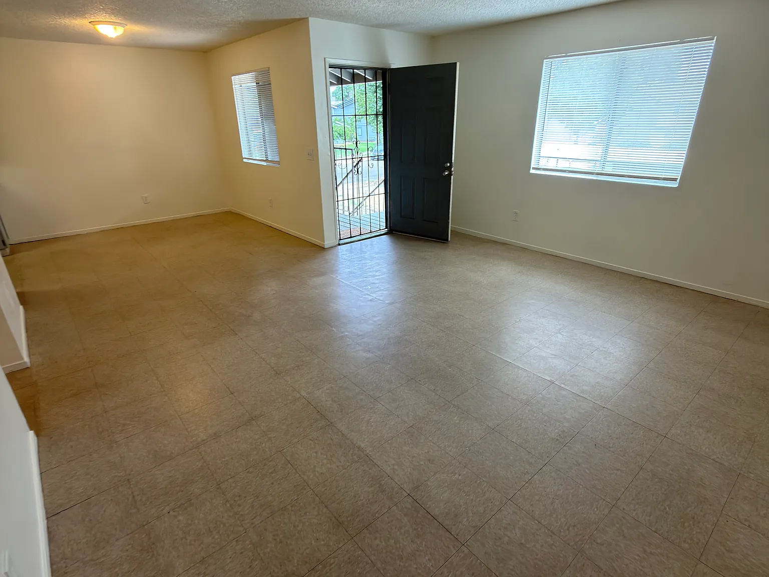 36 S Rogers Ln — Photo 3