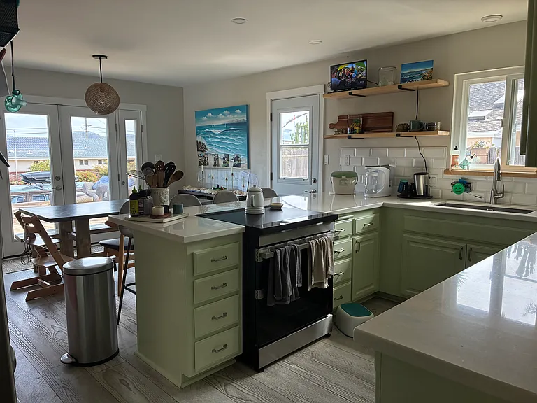 381 Broad St — Photo 2