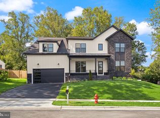 318 Center St N, Vienna, VA 22180