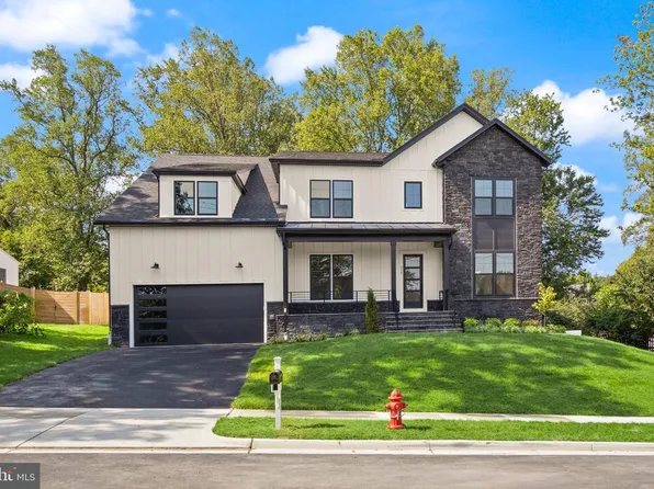 318 Center St N, Vienna, VA 22180