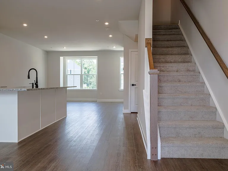 6 Foxwood Dr — Photo 12