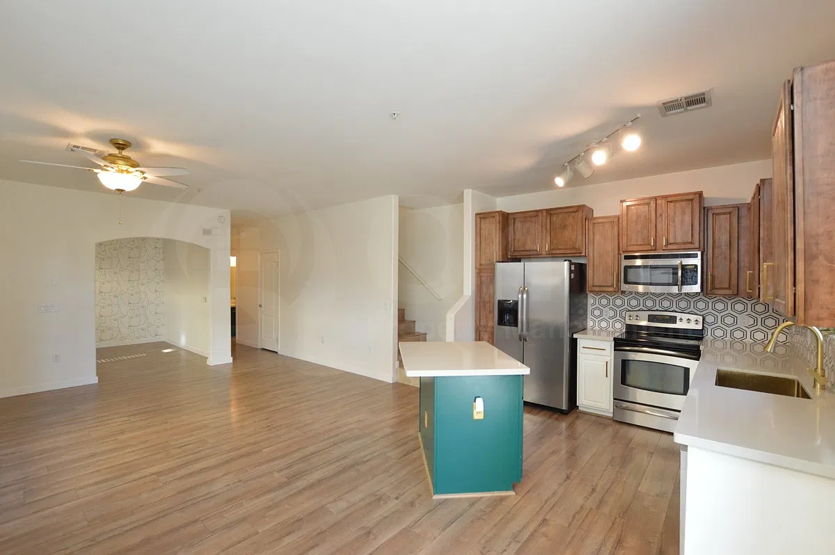 3 bed, 2.0 bath, 1340 sqft, $2,100 — Photo 3