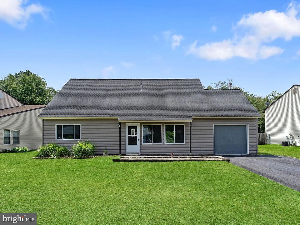 1st image of 19 Penfield Ln