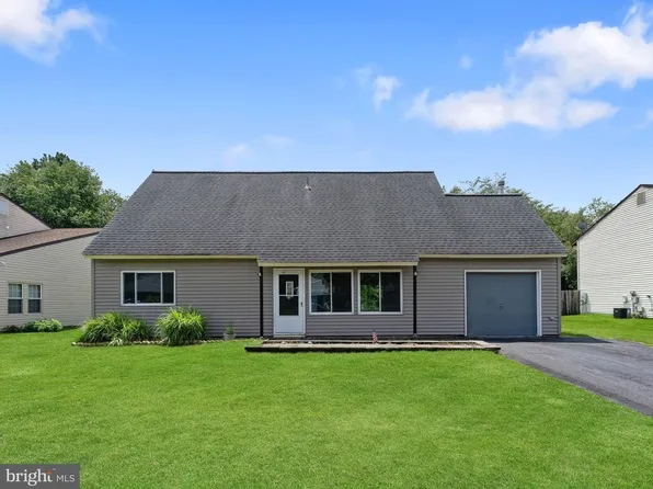 19 Penfield Ln, Sicklerville, NJ 08081