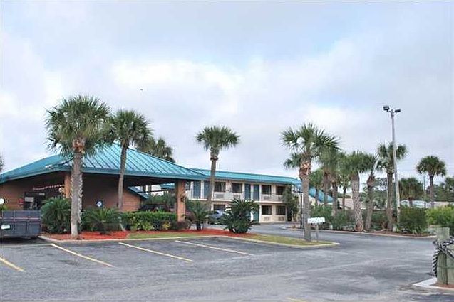 1st image of 215 Harbor Blvd