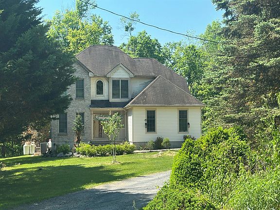 2nd image of 115 Song Lane Brook Way