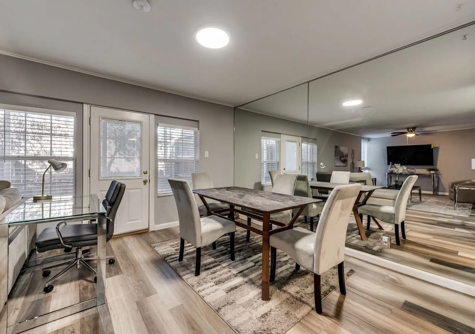 GP56A World Cup Stay - 10 min to AT&T - Sleeps 8 - Public Transit — Photo 4